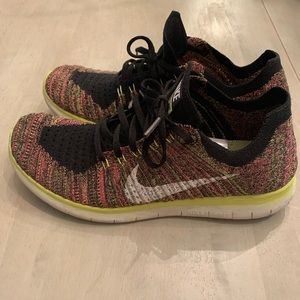 Men’s size 9 Nike flyknit